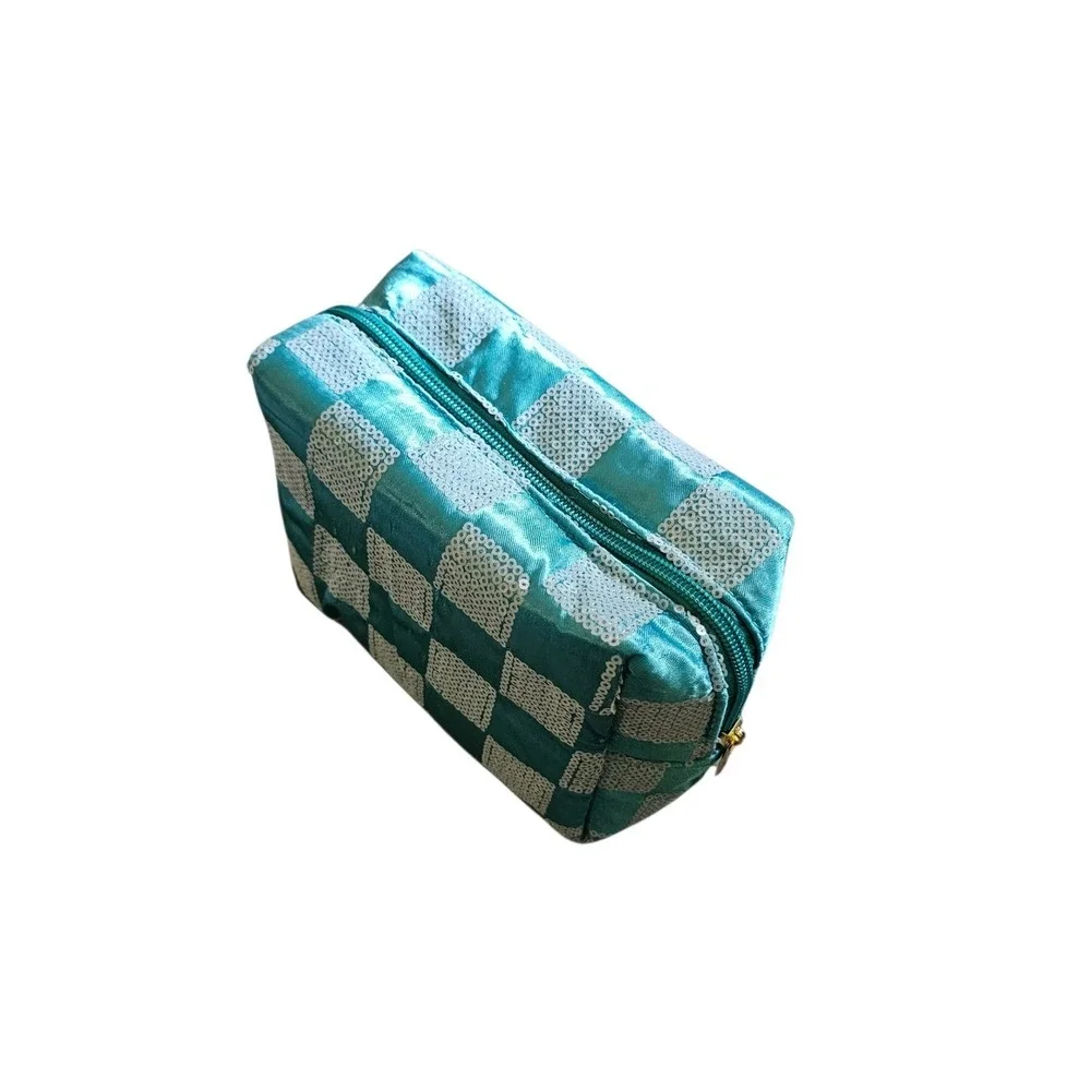 unbranded stylish compact